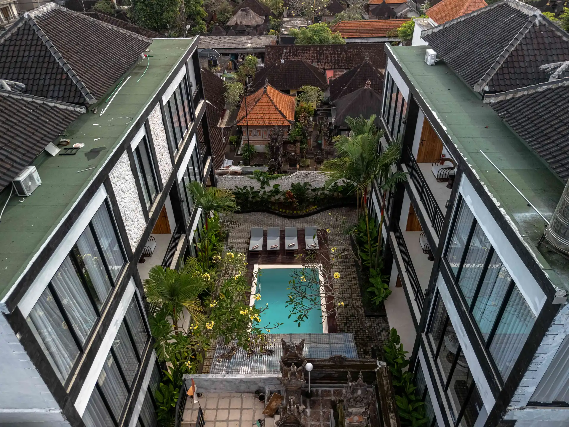 Sebelas Apartments complex image